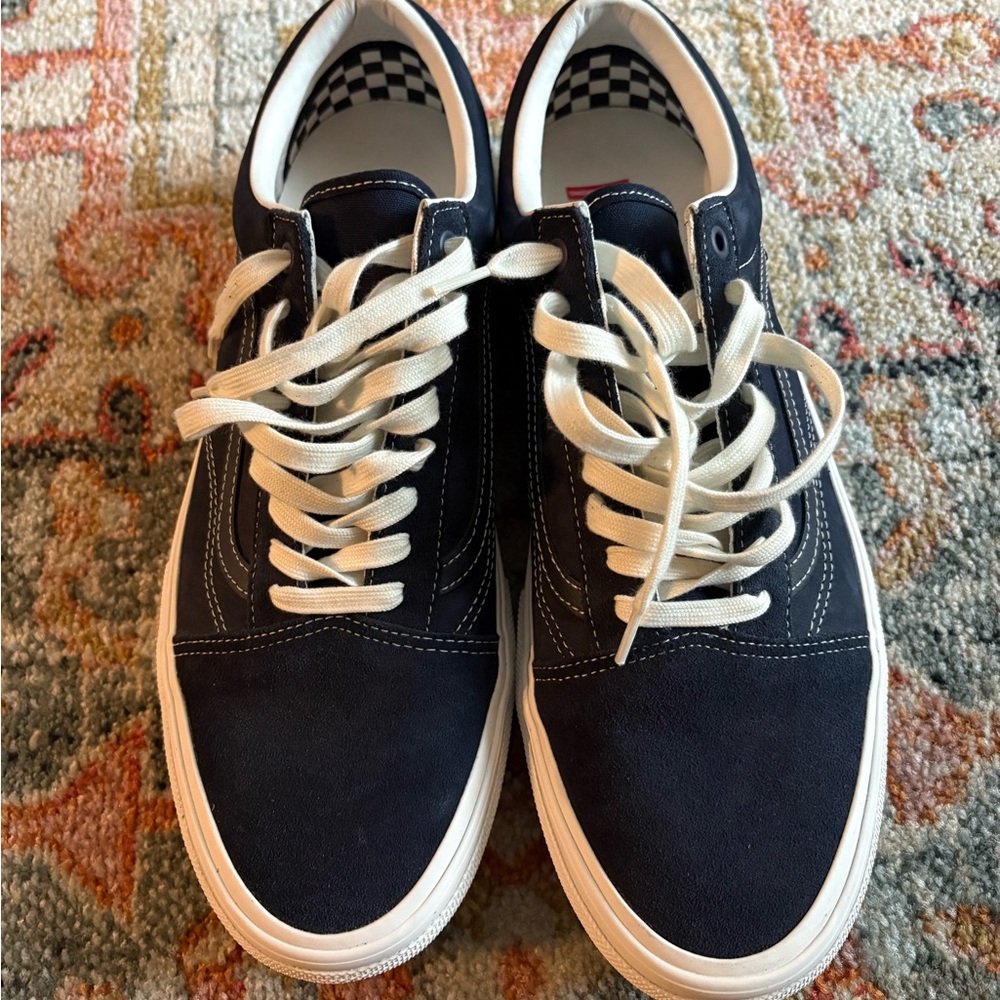 Vans Old Skool Men’s Sneakers - Picture 2 of 4